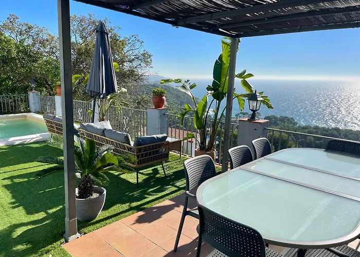 La Casa Blue , Mediterranean Boutique-Villa In Santa Cristina Beach